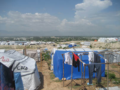 Un village de tentes à Port-au-Prince (Haïti)