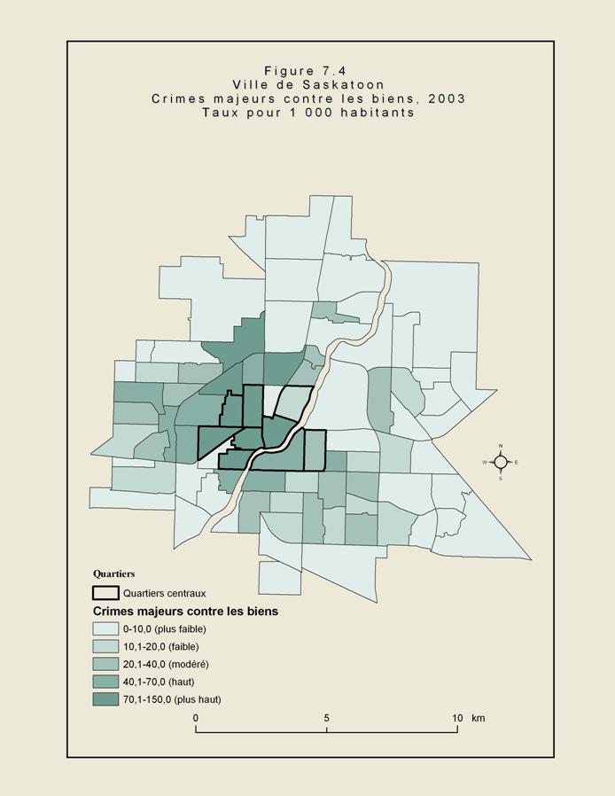 Figure 7.4 - Carte de la ville de Saskatoon illustrant les quartiers de la ville. Les zones ombr&eacute;es montrent les secteurs o&ugrave; le taux de crimes majeurs contre les biens &eacute;tait &eacute;lev&eacute; en 2003. Les crimes comprenaient l&rsquo;introduction par effraction et le vol d&rsquo;objets de valeur. Le secteur ayant le taux le plus &eacute;lev&eacute; s&rsquo;&eacute;tend du centre-ville vers le nord, la criminalit&eacute; &eacute;tant r&eacute;partie &eacute;galement entre les deux zones. 